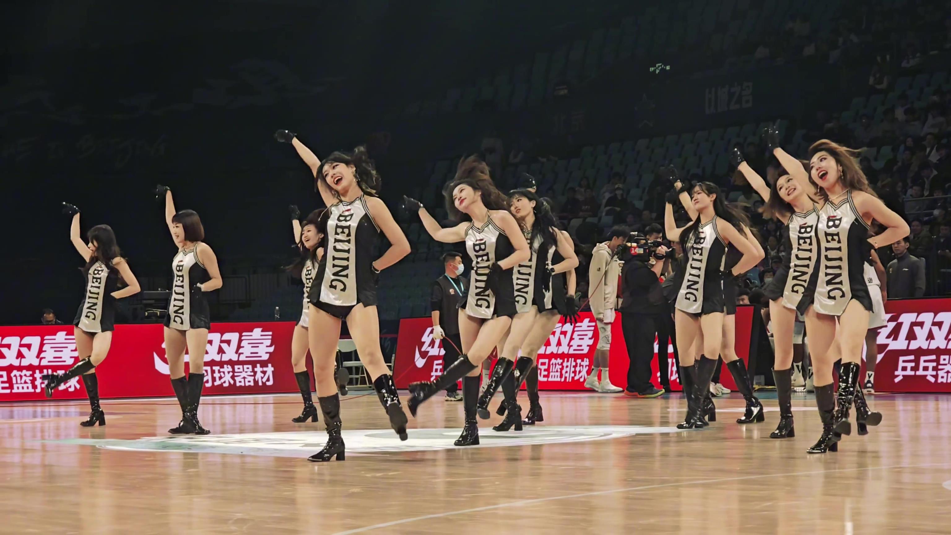 火辣熱舞！北京首鋼男籃啦啦寶貝show time??！