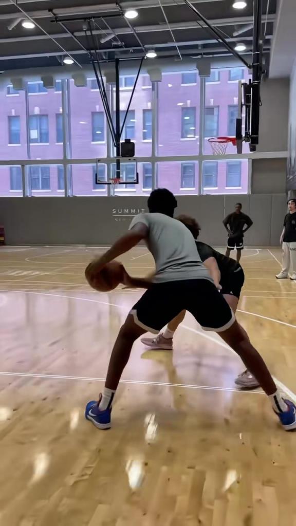 有突破有投籃有扣籃！詹姆斯二兒子布萊斯未來(lái)也能打進(jìn)NBA嗎