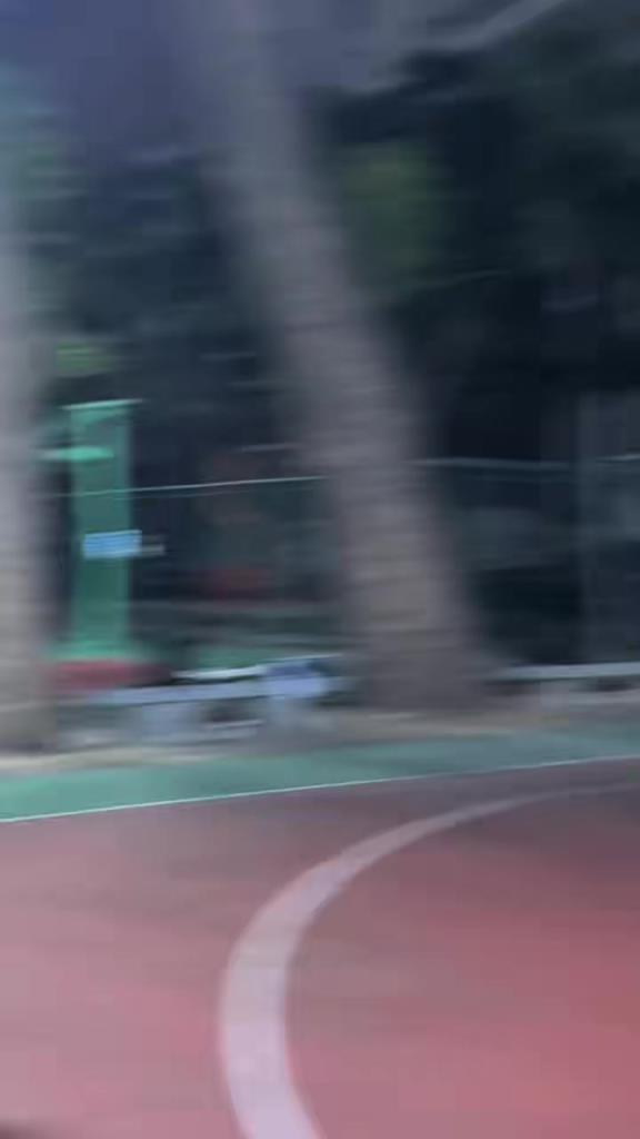 身高172的路人小伙扣籃驚呆國(guó)際友人。