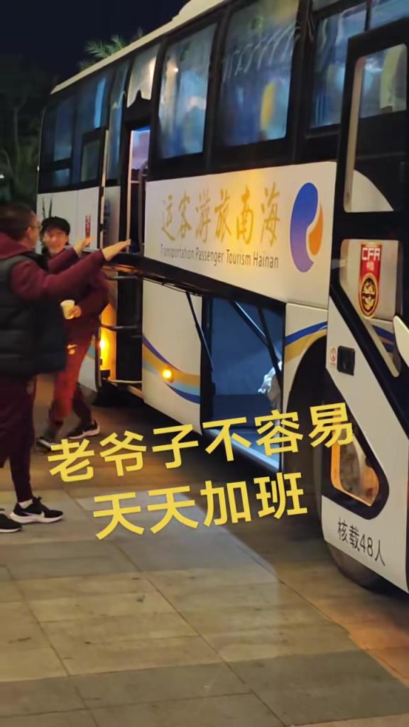 國家隊(duì)集訓(xùn)國安元素很濃，侯永永身披國家隊(duì)訓(xùn)練服帥氣依舊
