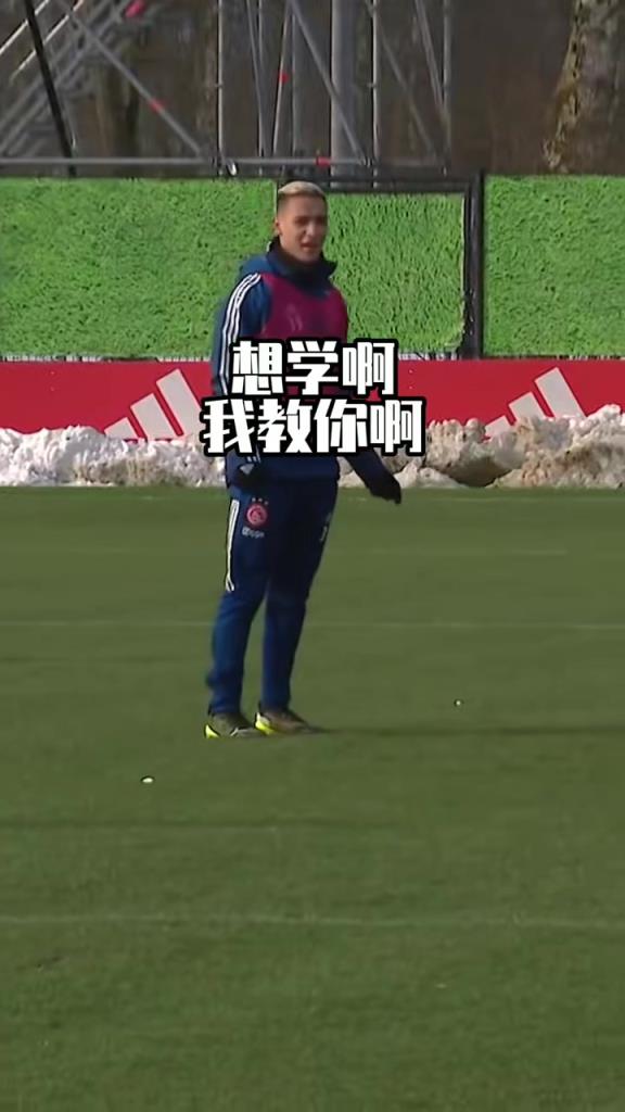 安東尼：想學(xué)呀？哥教你?。≡娇丛缴项^！