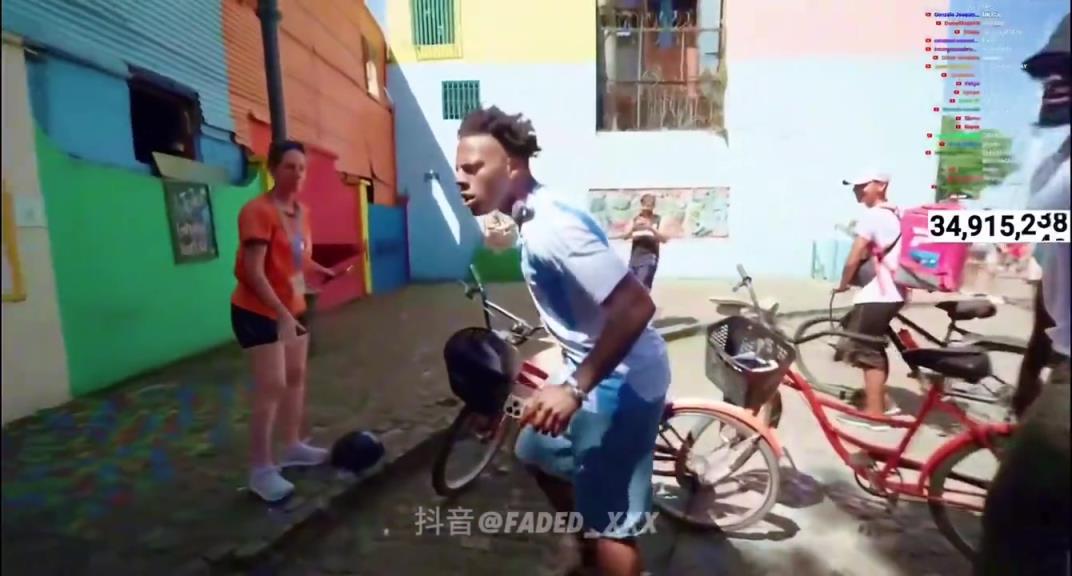 活兒事真多啊甲亢哥“舌戰(zhàn)”群狗，把狗子都逗嗨了