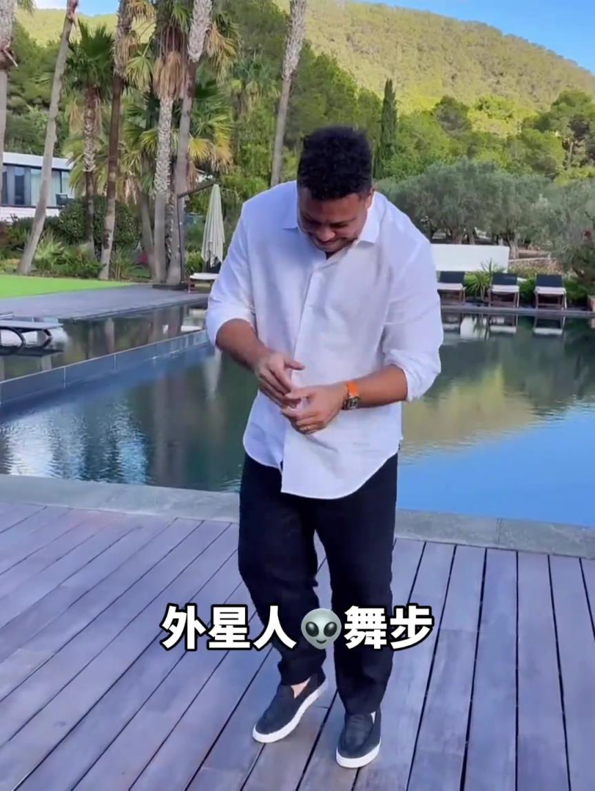 這胖子會踢球嗎？這不是我們要的外星人的鐘擺啊