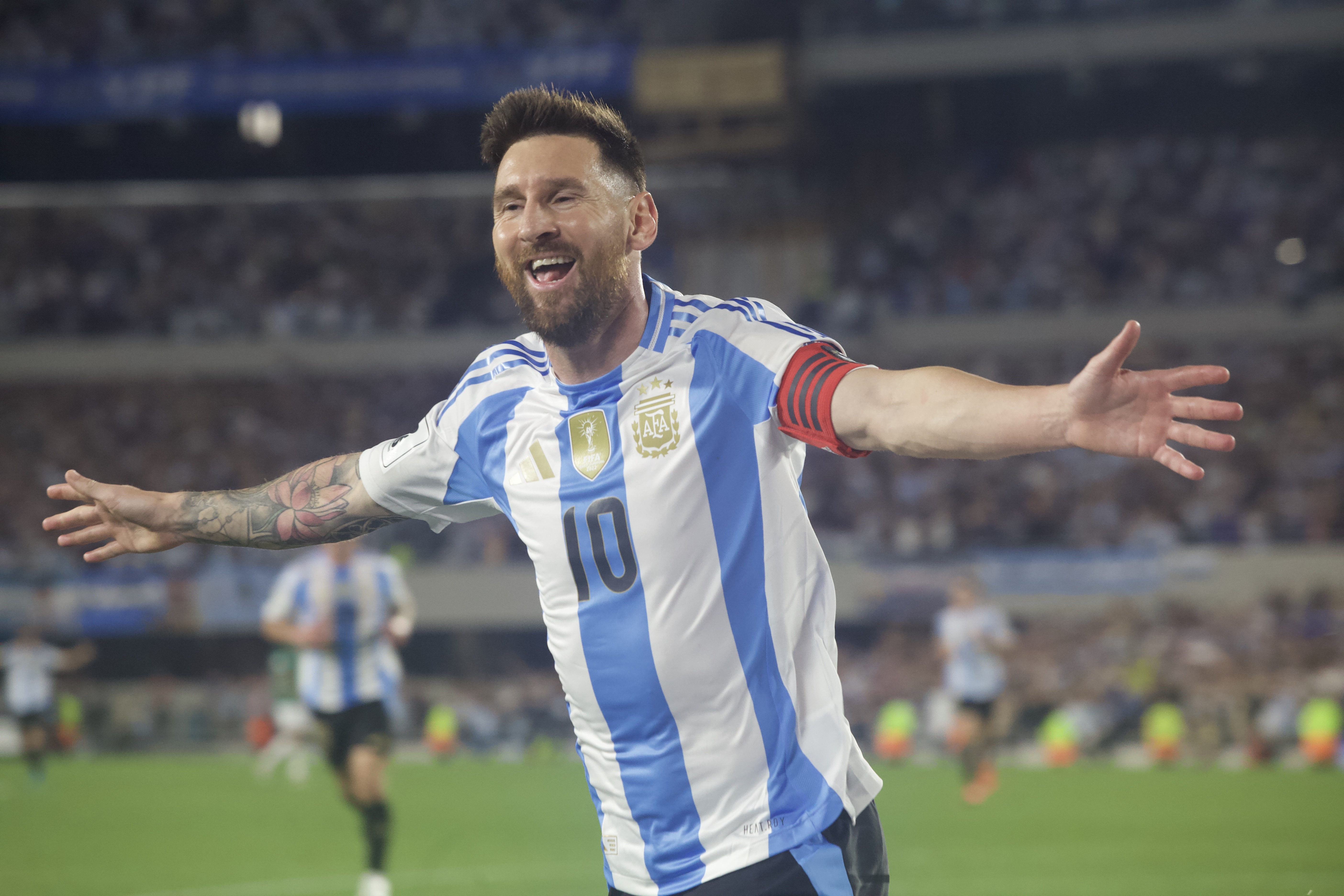 最愛梅西？智利隊(duì)長比達(dá)爾和主帥加雷卡FIFA年度最佳投票都投梅西