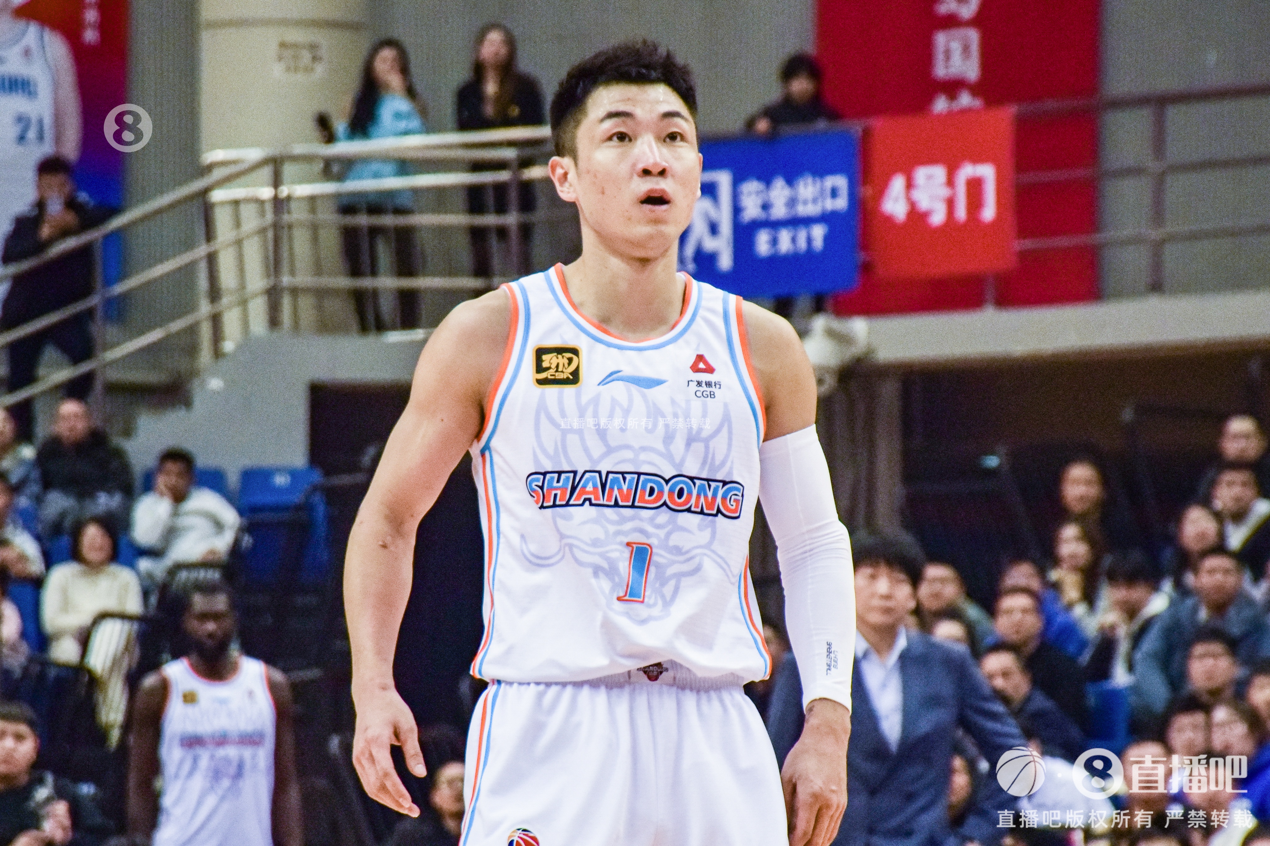 手感冰涼！高詩(shī)巖6中0一分未得拿到4籃板3搶斷 三分5中0
