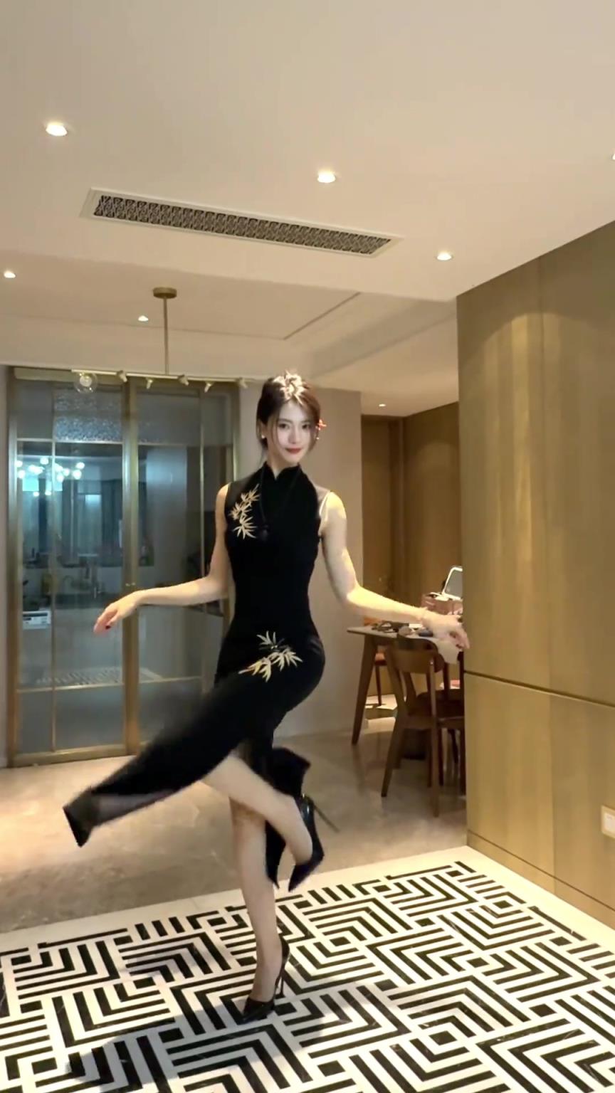 我也愛看！美女登密盼盼穿旗袍高跟跳舞：你說想看 我就去學了~