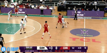 視野不錯(cuò)！楊瀚森低位吸引人包夾 妙傳朱俊龍空切輕松上籃！