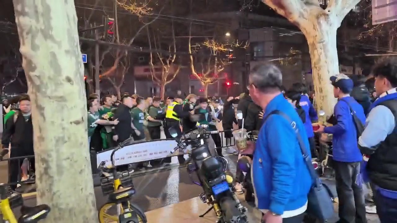 遼寧鐵人內(nèi)部訓(xùn)練賽：外援姆本扎和費利佩表現(xiàn)不俗，方愛東出戰(zhàn)